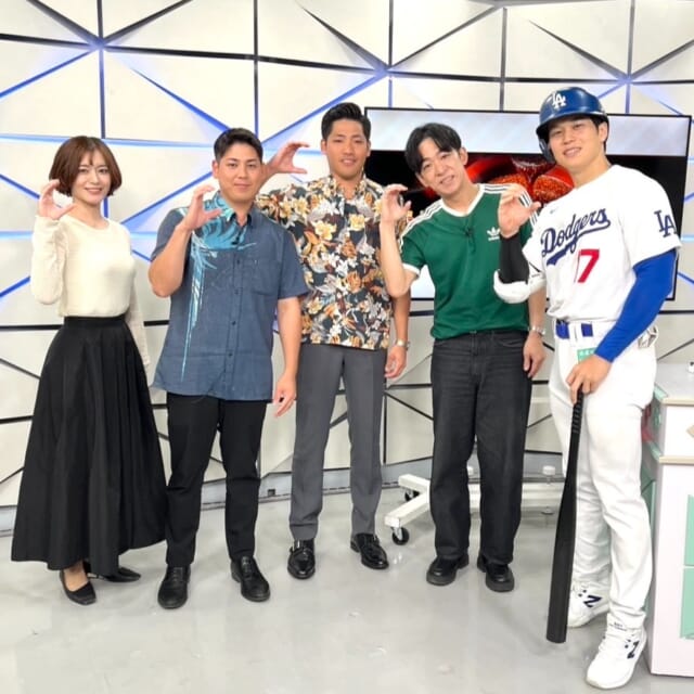 ＼今日のCATCHY／

SOLENA👆のコーナーはダイショーから赤嶺さんと小谷さん！
『秘伝 焼肉のたれシリーズ』をPRしてくれました📣
スタジオのみんなでお肉につけていざ実食！🥩

#イマココlive は八重瀬メモリアルパークへ📹
お墓ディレクターの島本さんに
室内墓所『久遠の想い』を案内していただきました✨
ご先祖様のための新しいお墓の形とは!?

見逃し配信サイト
「Quebee」からも見ることができますよ〜📱💯
みなさんチェックしてみてくださいね！🔍

CATCHYは月～金曜16:15～生放送！ぜひ見てね👀

･････････････････････････････････････････
『今より“ちょっとだけ”よくなる』情報をお届け
あなたの生活により添った、
手が届きそうなシアワセ、情報、知しきを
@cathy.qab
･････････････････････････････････････････

#okinawa #qab #沖縄 #catchy
#視聴者プレゼント #FC琉球 #ギラヴァンツ北九州
#松本山雅FC #ペアチケット #Jリーグ #サッカー
#ダイショー #焼肉のたれ #焼肉 #たれ
#八重瀬メモリアルパーク #室内墓所 #お墓 #先祖供養