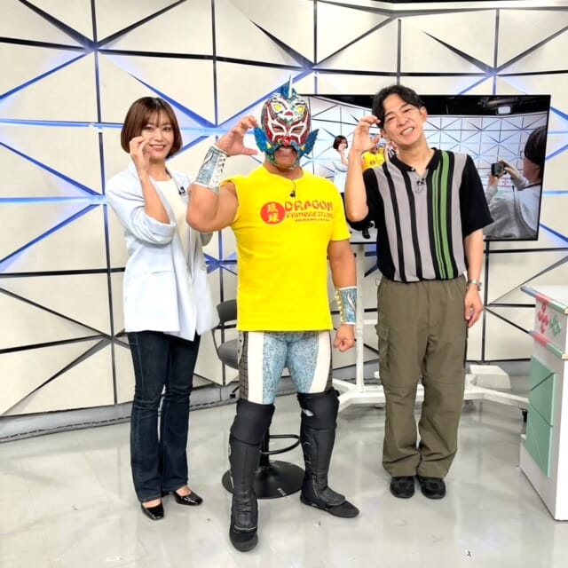 ＼今日のCATCHY／

SOLENA👍コーナーのゲストは『琉球ドラゴンプロレスリング』のグルクンマスクさん！✨
マチョ谷さんの影響でトレーニングにハマっているMCのお二人✊グルクンマスクさんがお家で出来るトレーニングを教えてくれました!!🏃

7/6㈰に那覇空港の首里城復興応援広場で「那覇空港プロレス」を開催👏
今回は台湾から４人のレスラーも登場するそうです!!
イベント開催にあたり、返礼品つきのクラウドファンディングを実施！詳しくは「那覇空港プロレス クラファン」で検索✔

『ファミリー企画』の平良さんが、新商品の「もとぶ牛」の牛脂を使用した保湿性ばっちりの石鹸を紹介してくれました🧼
種類は「ラベンダー」と「さんぴん茶」の２種類✨
地球にも優しいプレゼントにもぴったりなこの商品は、焼肉もとぶ牧場各店と那覇空港のゲート内「エアポートトレーディング」にてお買い求めになれます♬

QABのイベント「夏休みこども自由研究」でこども館長を務めてくれる東恩納さん、下地さんがPRに来てくれました!!📣
ことしのテーマは「夢を探しに行こう！」🌈
２人のこども館長の“将来の夢”も教えてもらいましたよ♪
イベントは8/9・8/10に沖縄コンベンションセンターにて行われます！

#イマココlive はドン・キホーテ国際通り久茂地店へ📹
こちらの店舗は「インバウンド特化型！」ということで、周囲のお店よりも早く朝８時から営業中♬
おすすめはドン・キホーテオリジナルの「強冷却ジェルアイマスク」と「情熱価格たまごかけ風ご飯のたれ」🍚🍳
ドン・キホーテで涼みながらお買い得商品を見つけてみては!?

見逃し配信サイト
「Quebee/キュエビー」からも見ることができますよ〜📱💯
みなさんチェックしてみてくださいね！🔍

CATCHYは月～金曜16:15～生放送！ぜひ見てね👀

･････････････････････････････････････････
『今より“ちょっとだけ”よくなる』情報をお届け
あなたの生活により添った、
手が届きそうなシアワセ、情報、知しきを
@cathy.qab
･････････････････････････････････････････

#okinawa #qab #沖縄 #catchy
#視聴者プレゼント #本 #天気 #仲宗根朋美 #気象予報士 #気象キャスター #琉球プロジェクト #琉球ドラゴンプロレスリング #那覇空港プロレス #クラウドファンディング #ファミリー企画 #もとぶ牛 #石鹸 #ドンキホーテ #国際通り久茂地 #強冷却ジェルアイマスク #情熱価格 #たまごかけ風ご飯のたれ