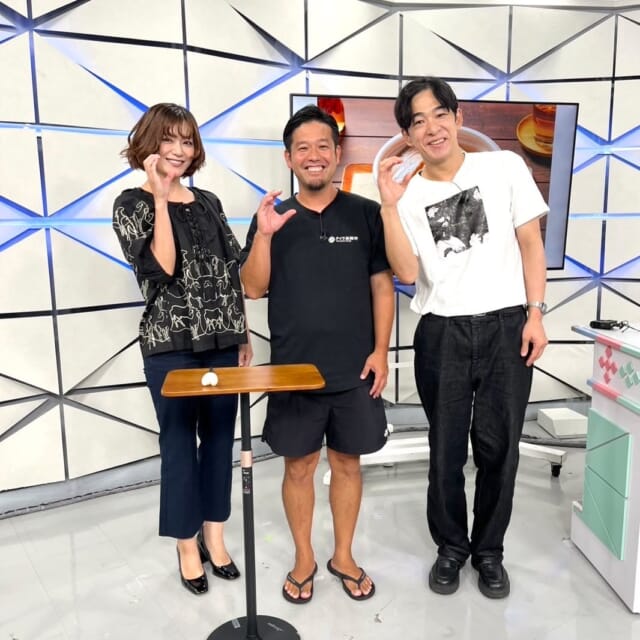 ＼今日のCATCHY／

ローソン沖縄では国際通りで人気のそば屋『タイラ製麺所』監修の沖縄そばを販売中！🍜
タイラ製麺所代表取締役の“嫁ニー”こと平良さんが、こだわりポイントを教えてくれました！✊

SOLENA👍コーナーのゲストは『ほけん選科』の岡本社長！✨
今回は「低解約返戻金型終身保険」は見直し時👀というテーマでお話していただきました!!
保険の払い込みが満了になってきた方は、お近くのほけん選科や各社保険代理店などで保険の見直しを✔

#イマココlive はOWNDAYSサンエー浦添西海岸パルコシティ店へ📹
スーパーバイザーの高良さんに、今月のおすすめメガネ👓を紹介してもらいました！✨
先月は相方のポっポさんがぴったりのメガネをゲットし素敵に変身!!
仲本くんに似合う夏のメガネとは...!?🏝

見逃し配信サイト
「Quebee/キュエビー」からも見ることができますよ〜📱💯
みなさんチェックしてみてくださいね！🔍

CATCHYは月～金曜16:15～生放送！ぜひ見てね👀

･････････････････････････････････････････
『今より“ちょっとだけ”よくなる』情報をお届け
あなたの生活により添った、
手が届きそうなシアワセ、情報、知しきを
@cathy.qab
･････････････････････････････････････････

#okinawa #qab #沖縄 #catchy
#視聴者プレゼント #FC琉球 #ジンベーニョ #ぬいぐるみキーホルダー #Jリーグ #サッカー #ローソン沖縄 #タイラ製麺所 #沖縄そば #ほけん選科 #保険 #低解約返戻金型終身保険 #OWNDAYS #サンエー浦添西海岸パルコシティ #オンデーズ #メガネ #サングラス