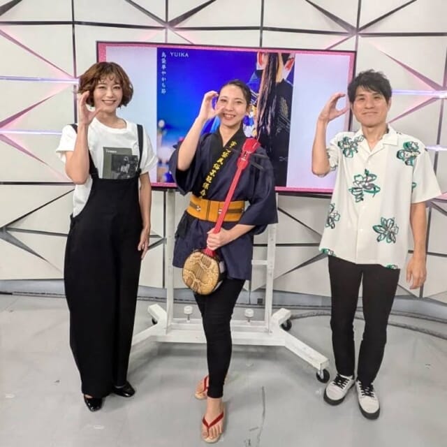 ＼9/8㈪のCATCHY／

アンリッスン👂コーナーのゲストは、シンガーソングライターのYUIKAさん！✨
島袋青年会でエイサーじかたも務めるYUIKAさんは、今日は島袋青年会の衣装で登場♬
8/25にデジタルリリースした『島袋華やかち節』をスタジオで生演奏してくれました!!
今週末に開催される「全島エイサーまつり」の2日目に島袋青年会として出演し、9/28㈰にも「反戦平和音楽祭」がコザ・ミュージックタウンにて行われ、YUIKAさんが出演されるそうです👏
オリジナルソングも披露されるとのことなので、みなさんぜひYUIKAさんの素敵な歌声を聴きに来てください🎸

#イマココlive は那覇市牧志の『夏めく』へ📹
こちらは沖縄料理とやきとん、しゃぶしゃぶのお店✨
おすすめメニューの「ロース・ヒレ相盛定食」を仲本くんが実食!!😋
ロースカツはソース、ヒレカツはお塩で頂くのが美味しい食べ方とのこと♬
カウンターや半個室も完備しているくつろげるお店で美味しいお料理を楽しんでみては!?

見逃し配信サイト
「Quebee/キュエビー」からも見ることができますよ〜📱💯
みなさんチェックしてみてくださいね！🔍

CATCHYは月～金曜16:15～生放送！ぜひ見てね👀

･････････････････････････････････････････
『今より“ちょっとだけ”よくなる』情報をお届け
あなたの生活により添った、
手が届きそうなシアワセ、情報、知しきを
@cathy.qab
･････････････････････････････････････････

#okinawa #qab #沖縄 #catchy
#視聴者プレゼント #琉球ゴールデンキングス #アルティーリ千葉 #バスケ #映画 #ベートーヴェン捏造 #YUIKA #シンガーソングライター #島袋青年会 #エイサー #全島エイサーまつり #反戦平和音楽祭 #夏めく #沖縄料理 #やきとん #しゃぶしゃぶ