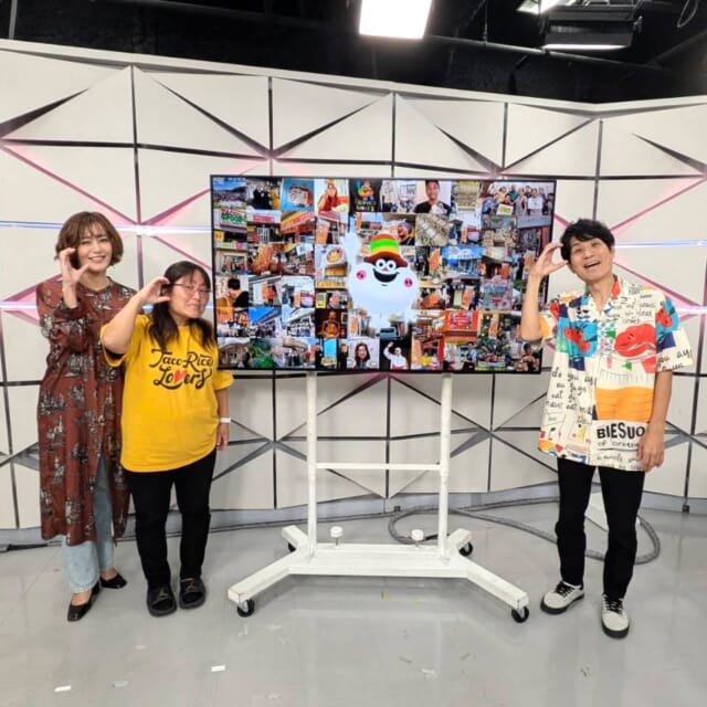 ＼今日のCATCHY／

アンリッスン👂コーナーのゲストは、一般社団法人タコライスラバーズの安次富逸子さん！✨
子どもたちの笑顔の好循環を生み出すための「みらいチケット」🎫の普及活動を行っているとのこと!!
みらいチケットとは、協力店として登録された飲食店において、お客さんがみらいチケット（300円程度）を購入し、そのチケットを用いて子どもたちは無料で食事の提供が受けられるシステム🍽
「お店の料理で子どもたちを笑顔にしたい！」「地域に貢献したい！」という想いをもつ皆さま、ぜひこの輪にご参加ください❣
ご協力のお申し込みはホームページを「タコライスラバーズ」で検索✔

FECよりお知らせ📣
来週の10/13㈪に「FECの32周年旗揚げ公演」が行われます！✨
きょうはFEC芸人のなかちさんと、仲座先輩がスタジオで公演の告知をしてくれました♬
会場は那覇市のテンブスホールにて、午後4時開演でお届け!!🎙
詳細はFECのホームページをご覧ください👍

見逃し配信サイト
「Quebee/キュエビー」からも見ることができますよ〜📱💯
みなさんチェックしてみてくださいね！🔍

CATCHYは月～金曜16:15～生放送！ぜひ見てね👀

･････････････････････････････････････････
『今より“ちょっとだけ”よくなる』情報をお届け
あなたの生活により添った、
手が届きそうなシアワセ、情報、知しきを
@cathy.qab
･････････････････････････････････････････

#okinawa #qab #沖縄 #catchy
#視聴者プレゼント #MASAMAGIC #マジック #ディナーショー #ペアチケット #タコライスラバーズ #こども食堂 #みらいチケット #FEC #32周年 #お笑い #沖縄芸人 #テンブスホール
