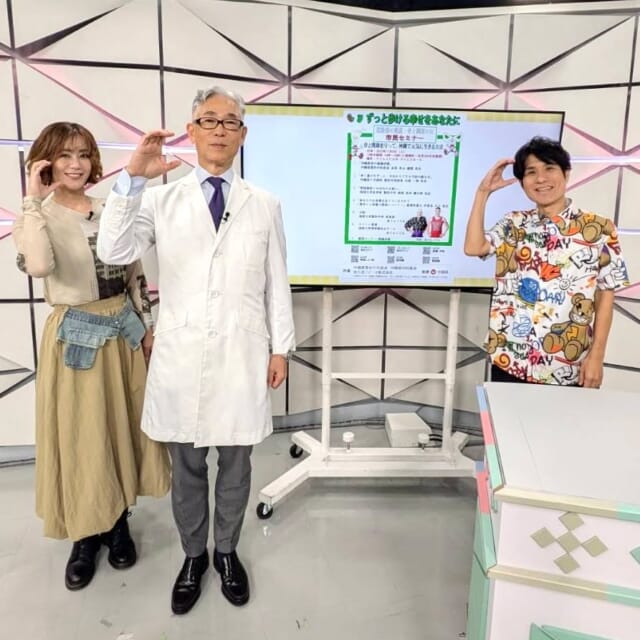 ＼今日のCATCHY／

10月8日は『骨と関節の日』ということで、今週は一週間を通して骨と関節、つまりは健康について考えていきます🦴✨
今日は、琉球大学整形外科の西田康太郎教授に「沖縄における健康寿命の大問題」についてお話していただきました🎙
沖縄県民の健康寿命が、いったいどれだけ下がっているのか!?など詳しく教えてもらいました!!✍

来月11/8㈯午後2時～タイムスホールにて、市民セミナー「骨と関節を守って、沖縄で元気に生きる方法」が開催❕
みなさんぜひ、健康で長生きするためのヒントを見つけに行きましょう👀

#イマココlive は紅型作家・知花幸修さんの工房へ📹
知花さんの紅型作家になったきっかけや、作品の魅力などなど...アンリさんの代わりに仲本くんが『なかリッスン👂』してきました♬
手塚治虫さんの作品とのコラボや県内の数々の商品に知念さんの作品があしらわれているので、素敵な紅型のデザインを見つけてみてください🌈

見逃し配信サイト
「Quebee/キュエビー」からも見ることができますよ〜📱💯
みなさんチェックしてみてくださいね！🔍

CATCHYは月～金曜16:15～生放送！ぜひ見てね👀

･････････････････････････････････････････
『今より“ちょっとだけ”よくなる』情報をお届け
あなたの生活により添った、
手が届きそうなシアワセ、情報、知しきを
@cathy.qab
･････････････････････････････････････････

#okinawa #qab #沖縄 #catchy
#視聴者プレゼント #おきなわ屋 #紅芋いっぱいいっぱいいっぱいまんじゅう #骨と関節の日 #健康寿命 #紅型 #知花幸修