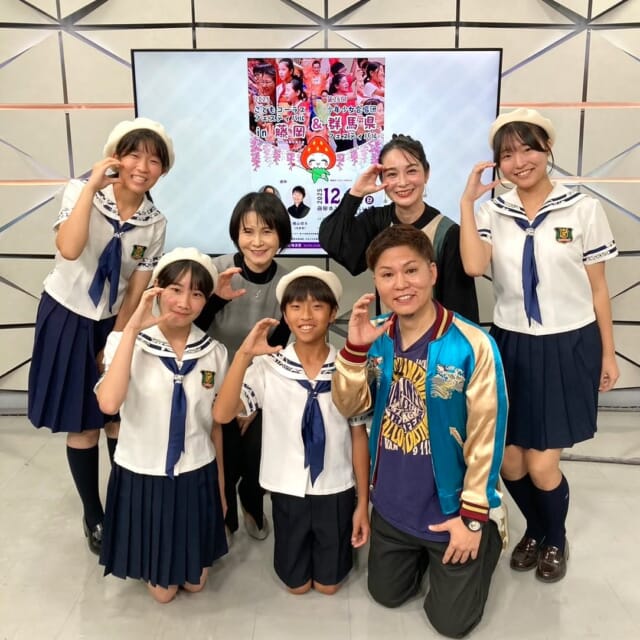 ＼今日のCATCHY／

県内で活動する「那覇シティ・ミューゼ少年少女合唱団」のみなさんがスタジオに遊びに来てくれました！✨
地域の合唱団でありながらも、ミュージカルも上演する合唱団として、ダンスや演技レッスンも行っているとのこと🎶
今日は今年行われたミュージカルの様子など、日々の活動についてお話してもらいました🎤

今月21日には群馬県藤岡市にて
「2025こどもコーラスフェスティバルin藤岡」が行われ、合唱団のみなさんも出演するそうです👏
その遠征資金として現在クラウドファンディングに挑戦中とのこと!!
詳しくは公式Instagramなどをチェックしてください♬

#イマココlive は那覇空港旅客ターミナルビル3Fへ📹
国際線側のふくぎホールにて、『羽田空港フェアin那覇空港』のイベントが開催中！✨
羽田空港の人気お土産やスイーツ🍰が勢揃いしているので、全国の美味しいものに出会えます😋
また「地域PR＆おもてなしコーナー」も設置中!!👀
今日は徳之島と札幌市のブースにて、オリジナル巾着作りのワークショップやふるさと納税について紹介してもらいました❕

羽田空港フェアin那覇空港は12/8㈪まで
午前10時～午後6時まで開催中！✈
那覇空港を利用する際にはぜひ訪れてみては!?

見逃し配信サイト
「Quebee/キュエビー」からも見ることができますよ〜📱💯
みなさんチェックしてみてくださいね！🔍

CATCHYは月～金曜16:15～生放送！ぜひ見てね👀

･････････････････････････････････････････
『今より“ちょっとだけ”よくなる』情報をお届け
あなたの生活により添った、
手が届きそうなシアワセ、情報、知しきを
@cathy.qab
･････････････････････････････････････････

#okinawa #qab #沖縄 #catchy
#視聴者プレゼント #ディズニー #映画 #ズートピア2 #オリジナルグッズ #那覇シティミューゼ少年少女合唱団 #ミュージカル #クラウドファンディング #那覇空港 #羽田空港フェア