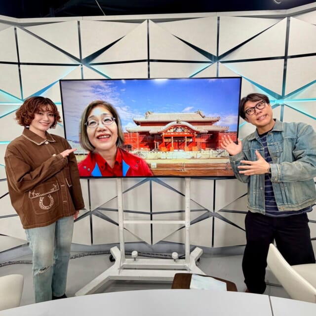 ＼今日のCATCHY／

CATCHY2部で放送された特集から、『週刊首里城 #31 首里城元年 広報の活躍に期待』をご紹介！✨
沖縄美ら島財団職員の、広報企画掲示係の白仁さんと大城さんの首里城復元への思いとは!?
2026年は“首里城復元元年”首里城の今を伝えるお二人の活躍に密着しました🎦

#イマココlive はSUPERライブマーケット🛒
今日は浦添りうぼうへ🎦
きのうは成人の日✨そして、みーかーさんも今月誕生日だったとのことでWでおめでとうございます㊗🎉
只今りうぼうストアでは「福岡フェア」を開催中！
おすすめのいちご🍓をみーかーさんが試食しました😋

惣菜コーナーからは「国産鶏ささみカツ大葉＆チーズ」がおすすめ！
たいすけお兄さんの大好物✨ということでいつもより厳しめに!?食レポしてみた結果は❓

見逃し配信サイト
「Quebee/キュエビー」からも見ることができますよ〜📱💯
みなさんチェックしてみてくださいね！🔍

CATCHYは月～金曜16:15～生放送！ぜひ見てね👀

･････････････････････････････････････････
『今より“ちょっとだけ”よくなる』情報をお届け
あなたの生活により添った、
手が届きそうなシアワセ、情報、知しきを
@cathy.qab
･････････････････････････････････････････

#okinawa #qab #沖縄 #catchy
#視聴者プレゼント #フォーティーセブン #キャップ #りうぼう #浦添 #お得 #値引き #福岡フェア #ゆめのかいちご #ささみ大葉チーズカツ #首里城 #首里城復元