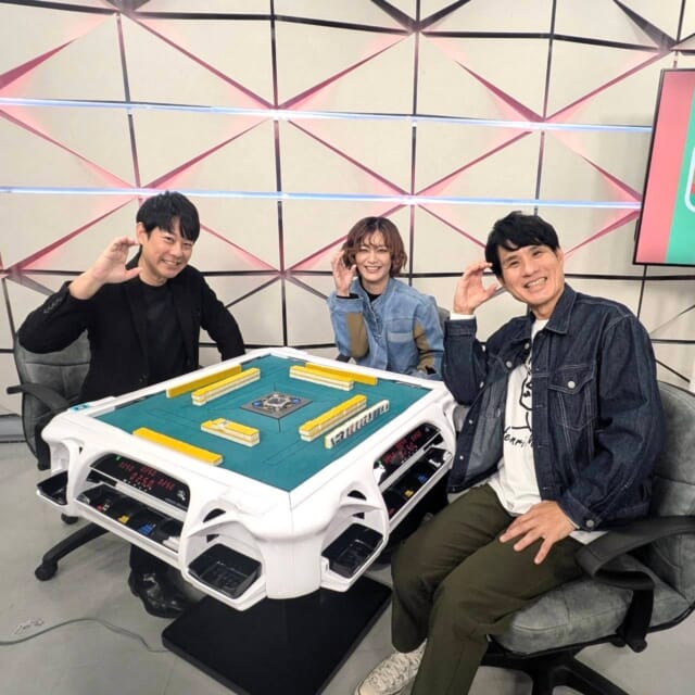 ＼今日のCATCHY／

アンリッスン👂コーナーのゲストは、漢那邦洋さん！✨
前回の出演では、「健康マージャン」についてお聞きしました🎤2024年の国文祭に麻雀部門の県代表として出場されたということで、今回はその結果についてお話していただきました🥇
今日はなんとスタジオに本物の雀卓が登場‼🀄
実際にアンリさんと知念ださんに、麻雀の魅力をご紹介♬
2/8応募〆切の「日本プロ麻雀連盟 沖縄支部」のプロテストが来たる2/15㈰に開催！
漢那さんも受験されるとのことで、麻雀好きなみなさんぜひプロを目指してみては!?

#イマココlive は那覇市首里鳥堀の茶屋 首里とうふへ📹
こちらは創業58年、豆腐の老舗「照屋食品」から社名を新たにした「首里とうふ」の茶屋！🍵
首里豆腐を使ったオリジナルメニューのまんじゅうやアンダギー、ドリンクなどを提供し、沖縄の食文化“島豆腐”を守りながら新しい島豆腐の可能性を継承しているそうです!!

また「あちこーこー豆腐」も復活販売中✨
仲本くんがゲットしようとしましたが、残念ながら午前中で売り切れとなっていました💦
あなたも『茶屋 首里とうふ』へおいしい島豆腐を楽しみに来てください❣

今日1月26日は「ムーチーの日」🎶
そしてカシスオレンジポっポさんのお誕生日でした!!
ポっポさんおめでとうございます㊗🎉

見逃し配信サイト
「Quebee/キュエビー」からも見ることができますよ〜📱💯
みなさんチェックしてみてくださいね！🔍

CATCHYは月～金曜16:15～生放送！ぜひ見てね👀

･････････････････････････････････････････
『今より“ちょっとだけ”よくなる』情報をお届け
あなたの生活により添った、
手が届きそうなシアワセ、情報、知しきを
@cathy.qab
･････････････････････････････････････････

#okinawa #qab #沖縄 #catchy
#視聴者プレゼント #北海道 #おみやげ #麻雀 #AMOSREXX3 #雀卓 #茶屋首里とうふ #首里とうふ #島豆腐 #あちこーこー豆腐