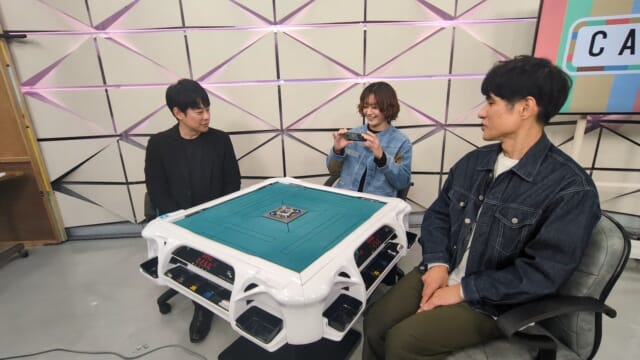 ＼今日のCATCHY／

全自動麻雀卓「AMOS REXX Ⅲ」をスタジオにお持ちいただきました‼
漢那邦洋さんに麻雀の魅力をアンリッスンしました👂✨

見逃し配信サイト
「Quebee/キュエビー」からも見ることができますよ〜📱💯
みなさんチェックしてみてくださいね！🔍

CATCHYは月～金曜16:15～生放送！ぜひ見てね👀

･････････････････････････････････････････
『今より“ちょっとだけ”よくなる』情報をお届け
あなたの生活により添った、
手が届きそうなシアワセ、情報、知しきを
@cathy.qab
･････････････････････････････････････････

#okinawa #qab #沖縄 #catchy
#視聴者プレゼント #北海道 #おみやげ #麻雀 #AMOSREXX3 #雀卓