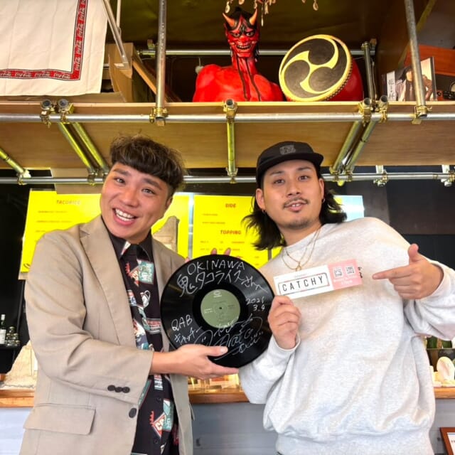 ＼今日のCATCHY／

#イマココlive は那覇市松尾のOKINAWA 鬼 TACORICEへ📹
こちらは“鬼うまい”タコス、タコライスのお店！✨
タコライスの皮にメキシコ産トウモロコシ100%を使用するなど、素材にこだわった味が楽しめるとのこと🌮

おすすめメニューは『ミートタコス 4P』と
4種類のタコライスを1つにした『鬼タコライス』‼
白、黒、赤、青のタコライスのお味は──!?👹

見逃し配信サイト
「Quebee/キュエビー」「QAB公式YouTube」からも見ることができますよ〜📱💯
みなさんチェックしてみてくださいね！🔍

CATCHYは月～金曜16:15～生放送！ぜひ見てね👀

･････････････････････････････････････････
『今より“ちょっとだけ”よくなる』情報をお届け
あなたの生活により添った、
手が届きそうなシアワセ、情報、知しきを
@cathy.qab
･････････････････････････････････････････

#okinawa #qab #沖縄 #catchy
#視聴者プレゼント #映画 #私がビーバーになる時 #横山幸雄ピアノリサイタル #ペアチケット #OKINAWA鬼TACORICE #タコス #タコライス