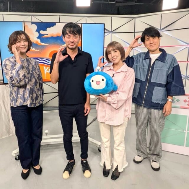 ＼4/27㈪のCATCHY／

アンリッスン👂コーナーのゲストは、シンガーソングライターのSerikaさんとプロデューサーのYAPANさん！✨
QABの番組「しまのうた」で初コラボされたお2人♬一緒に曲作りしたエピソードをお聞きしました🎤

安里屋ユンタをモチーフにした新曲「Kuyama」をスタジオで生演奏🎶
楽曲は各配信サイトでリリースされています💖

#イマココlive はサンエー西原シティへ📹
話題のコスメショップ「ブーゲニア コスメ」を
仲本くんとよすみちゃんがリポート！✨
美容男子の仲本くんも思わず爆買い!?
話題の韓国コスメから定番ブランドまで、幅広く揃う売場のおすすめ商品を教えてもらいました🛍
リニューアルしたサンエー西原シティにぜひお出かけしてみては🏃🏃

見逃し配信サイト
「Quebee/キュエビー」「QAB公式YouTube」からも見ることができますよ〜📱💯
みなさんチェックしてみてくださいね！🔍

CATCHYは月～金曜16:15～生放送！ぜひ見てね👀

･････････････････････････････････････････
『今より“ちょっとだけ”よくなる』情報をお届け
あなたの生活により添った、
手が届きそうなシアワセ、情報、知しきを
@cathy.qab
･････････････････････････････････････････

#okinawa #qab #沖縄 #catchy