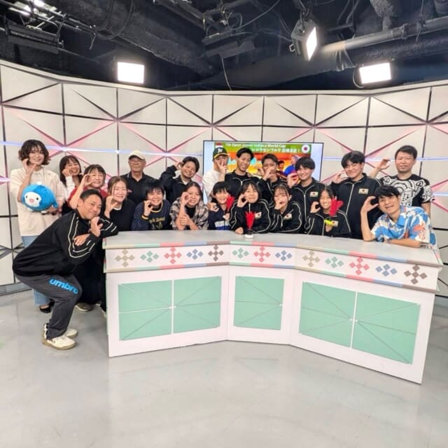 ＼5/4㈪のCATCHY／

アンリッスン👂コーナーのゲストは、ジュニアインディアカチーム「Rainbow Flash」のみなさん！✨
“インディアカ”という競技についてや、みなさんの日頃の活動についてお聞きしました🎤

7月21日から欧州のルクセンブルクにて行われる、
オープンジュニアワールドカップに出場するとのこと!!
沖縄から世界に羽ばたく選手たちを応援しましょう🏆

#イマココlive は那覇市の波の上うみそら公園内の
「Cozy Beach Club」へ📹
こちらは手ぶらでバーベキューを楽しめる施設!!🍖🍻
早速ゴールデンウィークで楽しんでいるお客さんたちに、
仲本くんが突撃しました🎶

見逃し配信サイト
「Quebee/キュエビー」「QAB公式YouTube」からも見ることができますよ〜📱💯
みなさんチェックしてみてくださいね！🔍

CATCHYは月～金曜16:15～生放送！ぜひ見てね👀

･････････････････････････････････････････
『今より“ちょっとだけ”よくなる』情報をお届け
あなたの生活により添った、
手が届きそうなシアワセ、情報、知しきを
@cathy.qab
･････････････････････････････････････････

#okinawa #qab #沖縄 #catchy