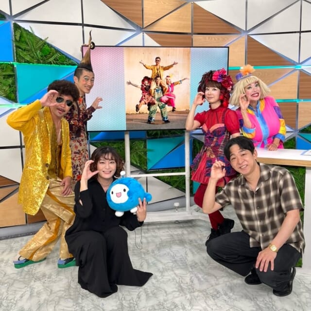 ＼今日のCATCHY／

SOLENA👍コーナーのゲストは、パフォーマンスカンパニーの
toRmansion(ﾄｩｰｱｰﾙﾏﾝｼｮﾝ)のみなさん！✨
パントマイムやアクロバット、ダンスやマジック、演劇など
世界中の大人から子どもまで楽しめるショーを披露しているとのこと🎉
今日はスタジオで実際にパフォーマンスをしていただきました!!

今週末の7日㈰、午後2時から
ちゃたんニライセンターのカナイホールにて「The SHOW」
コメディーパフォーマンスショーを開催🎪
ぜひ親子で楽しみに訪れてみては─!?

#イマココlive はブルーシール牧港本店へ📹
担当の與那嶺さんに「この夏にぴったりの商品」を紹介してもらいました！✨
🍹「TROPICALフルーツティーフロート」
はパインジュレとマンゴー果肉ソース、チェリーがトッピングされた爽やかな逸品🍒🍍🥭
映えスポットのブルーシール牧港本店でぜひお試しあれ♬

見逃し配信サイト
「Quebee/キュエビー」「QAB公式YouTube」からも見ることができますよ〜📱💯
みなさんチェックしてみてくださいね！🔍

CATCHYは月～金曜16:15～生放送！ぜひ見てね👀

･････････････････････････････････････････
『今より“ちょっとだけ”よくなる』情報をお届け
あなたの生活により添った、
手が届きそうなシアワセ、情報、知しきを
@cathy.qab
･････････････････････････････････････････

#okinawa #qab #沖縄 #catchy