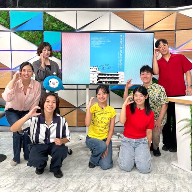＼今日のCATCHY／

SOLENA👍コーナーのゲストは、舞台「久茂地小学校ものがたり」のみなさん！✨
令和8年度なはーと市民劇プロジェクトのこの舞台は、なはーとが出来る前にあった久茂地小学校で起こった、実際の出来事を描く物語🏫
ひーぷーこと真栄平仁さんが演出・脚本を務める舞台の見どころや、参加しようと思ったきっかけをお聞きしました🎤

#イマココlive は浦添市の「ブルーシール牧港本店」へ📹
秋冬人気フレーバーが今年も登場!!🍁担当の與那嶺さんに紹介してもらいました♪

🍨「ソルティキャラメル＆アップル」
🍨「アップル＆NYチーズケーキパフェ」
🍨「カリフォルニア アップルパイクレープ」

9月～11月の期間限定販売となりますのでお見逃しなく!🍎

見逃し配信サイト
「Quebee/キュエビー」「QAB公式YouTube」からも見ることができますよ〜📱💯
みなさんチェックしてみてくださいね！🔍

CATCHYは月～金曜16:15～生放送！ぜひ見てね👀

･････････････････････････････････････････
『今より“ちょっとだけ”よくなる』情報をお届け
あなたの生活により添った、
手が届きそうなシアワセ、情報、知しきを
@cathy.qab
･････････････････････････････････････････

#okinawa #qab #沖縄 #catchy