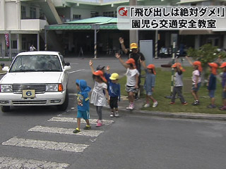 自動車学校で園児に交通安全教室