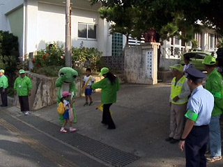 宮古島の北小学校で「あいさつ運動」