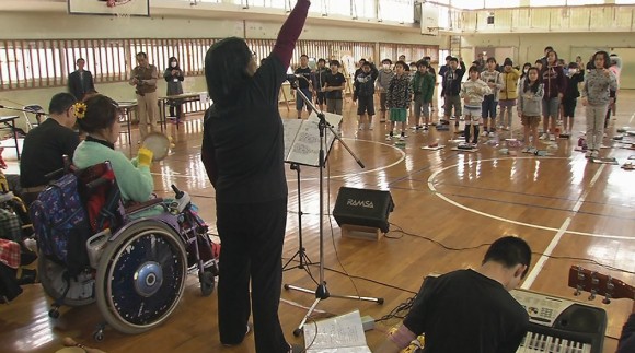 小学生が福祉の授業