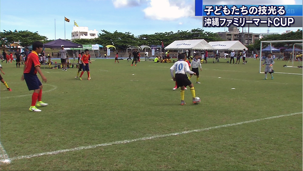 子どもたちの技光る フットサルファミマCUP