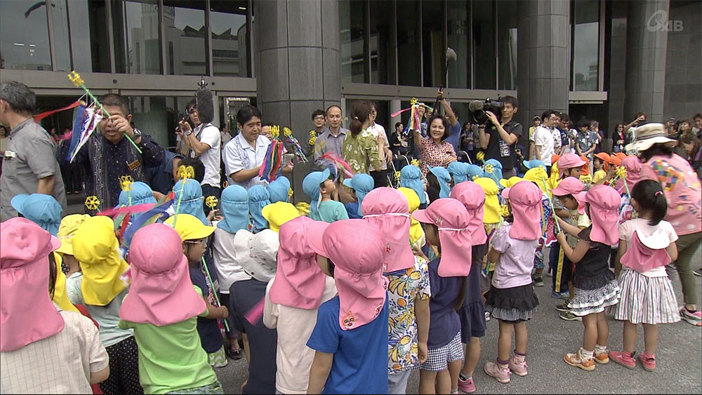 県庁でこいのぼり掲揚式
