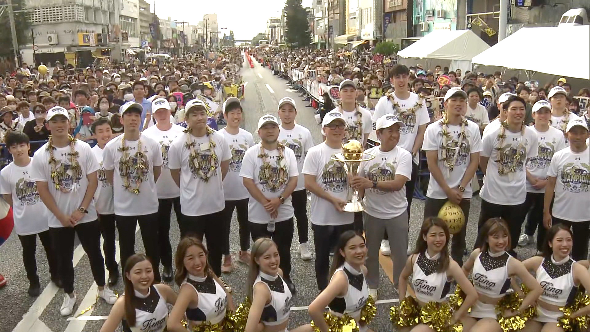 琉球ゴールデンキングス ファン歓喜！日本一達成を喜ぶ「優勝パレード」