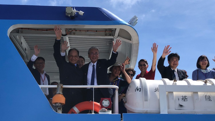 台湾議長が与那国島を出航　同行の日本訪問団は総統と面談も