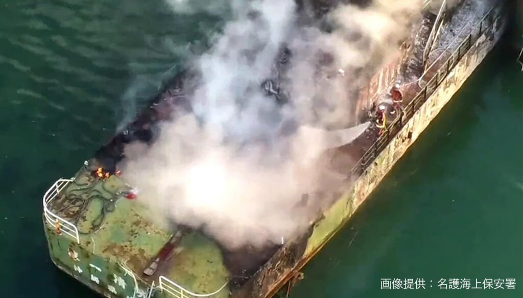 発生から21時間後に鎮火 羽地内海の放置船火災 – QAB NEWS Headline