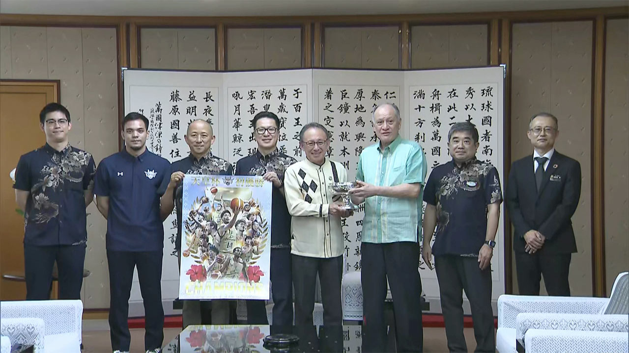 琉球ゴールデンキングスが天皇杯優勝を玉城知事に報告