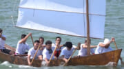 石垣島で帆掛けサバニレース 13艇が12キロの海路に挑戦
