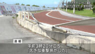 オートバイがガードレールに衝突し男性が海に転落か