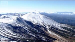 大雪山系の旭岳で初冠雪　北海道旭川