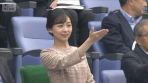 佳子さま、全日本テニス選手権で天皇杯授与　姉・小室眞子さんも10年前に