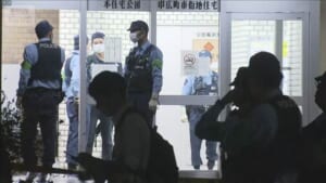 「妻が血を流して倒れている」と通報　警察が殺人事件で捜査　広島市