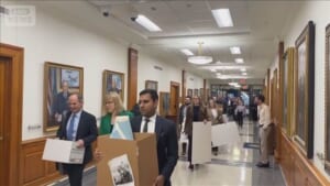米国防総省「公式発表以外は報道不可」　規制に反発　主要メディアが一斉に“撤収”