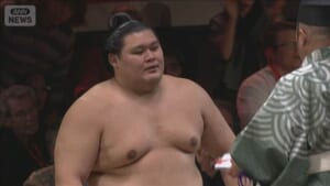 大相撲ロンドン公演開幕　大歓声の会場は「満員御礼」