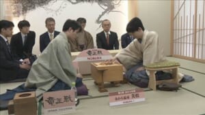 藤井竜王が封じて初日の対局終える　佐々木八段は3時間超の長考　七番勝負第2局