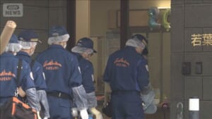 埼玉・老人ホーム2人死亡　首を絞めた後ナイフで刺したか