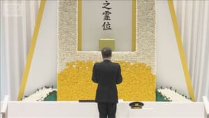 殉職した警察官や民間人らの慰霊祭　石破総理が献花