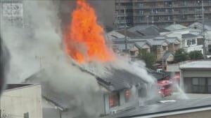 奈良・橿原市で住宅全焼 親子3人と連絡取れず