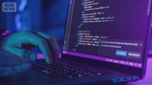 アダルトサイト閲覧している姿を盗撮　新種のウイルス　カメラ乗っ取る