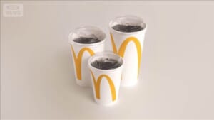 マクドナルド　紙ストロー提供終了へ　使用感に一部不満の声　なしで飲めるフタに変更
