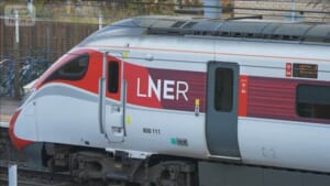 列車内刺傷事件 容疑者は1人だけ　イギリス警察が発表