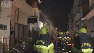 埼玉県富士見市の2階建て住宅で火事　1人の遺体　この家の50代息子と連絡取れず