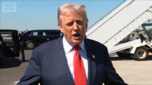 トランプ大統領不支持率上昇　1年後の米中間選挙に影響も