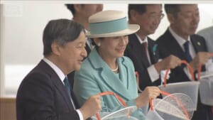 天皇皇后両陛下「全国豊かな海づくり大会」に　釣りざお手に「釣っているみたい」