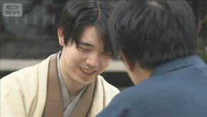 藤井聡太六冠が「永世竜王」に　史上3人目、23歳3カ月で獲得は史上最年少　