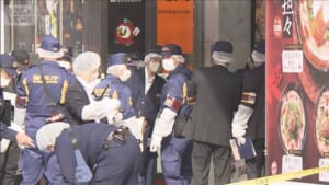 ライブハウス開く直前に襲われたか　赤坂のライブハウス前で女性刺され重傷　男逃走