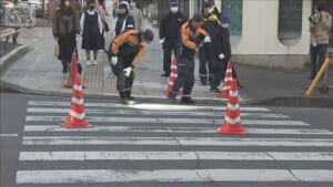 幼稚園帰りの3歳女児が死亡　横断歩道で車に巻き込まれる　運転の男逮捕