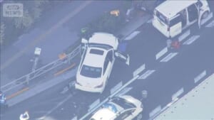 東京・足立区 車暴走11人死傷　男は入店から2分で車盗んだか