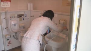 羽田空港　トイレで水流れず　職員がバケツ使い洗浄
