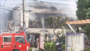 東京・品川区で2階建て住宅が燃える火事　90代の男性重体