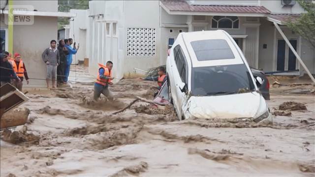 インドネシア豪雨で孤立状態に　日本人7人救助　1人は希望で残留