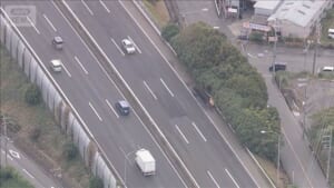 西名阪道で全焼の車から遺体　運転の男　殺人容疑で再逮捕へ