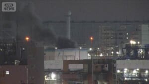 【速報】川崎市の工場地帯で火災　4階建ての工場　逃げ遅れやけが人はいない模様